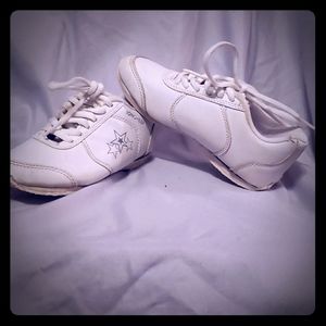 Cheer shoes